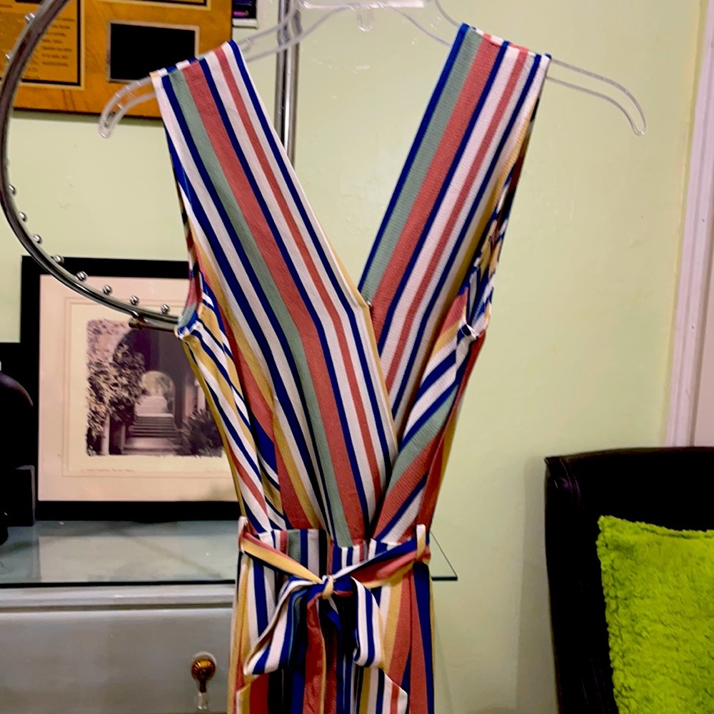 Beautiful jumpsuit in excellent condition.